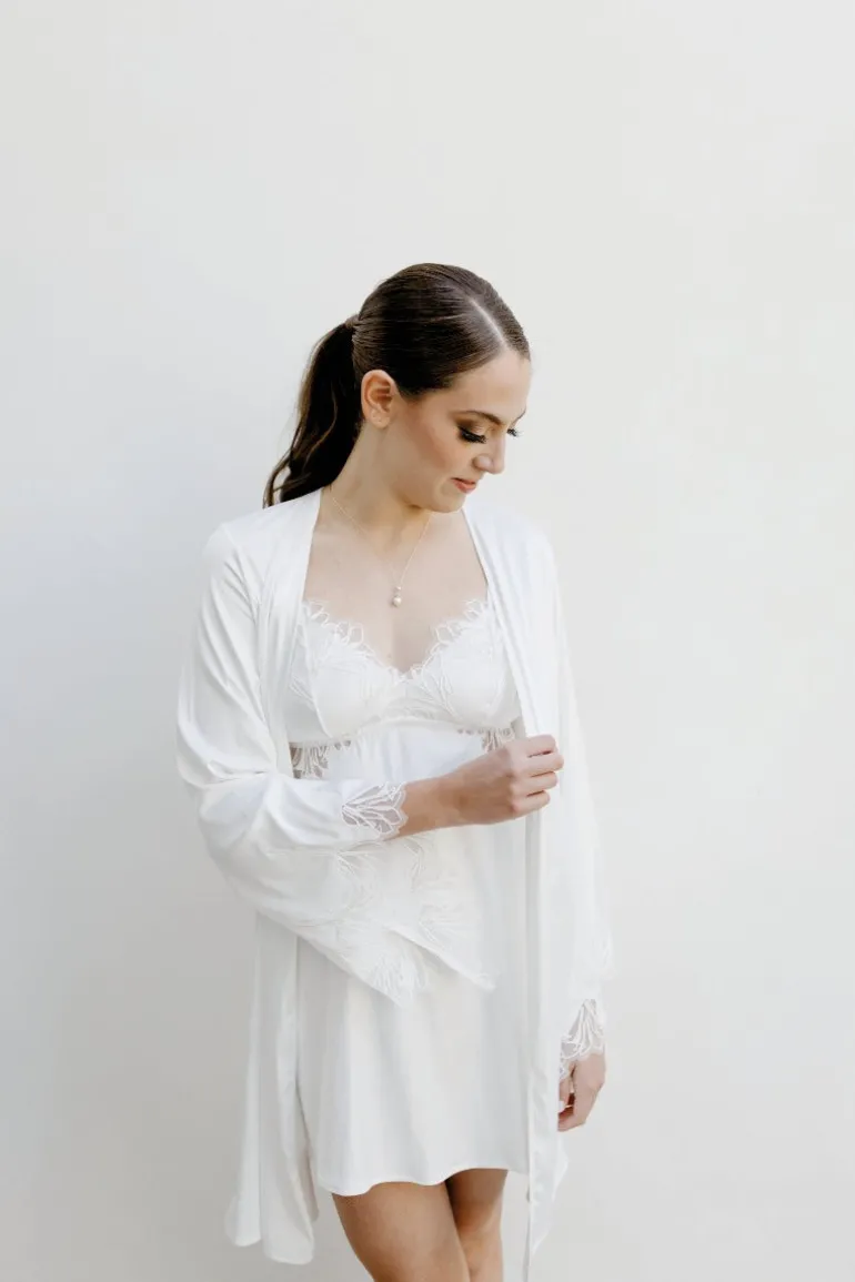 Sleep & Loungewear<CULT MIA AGATHE ROBE IN Ivory