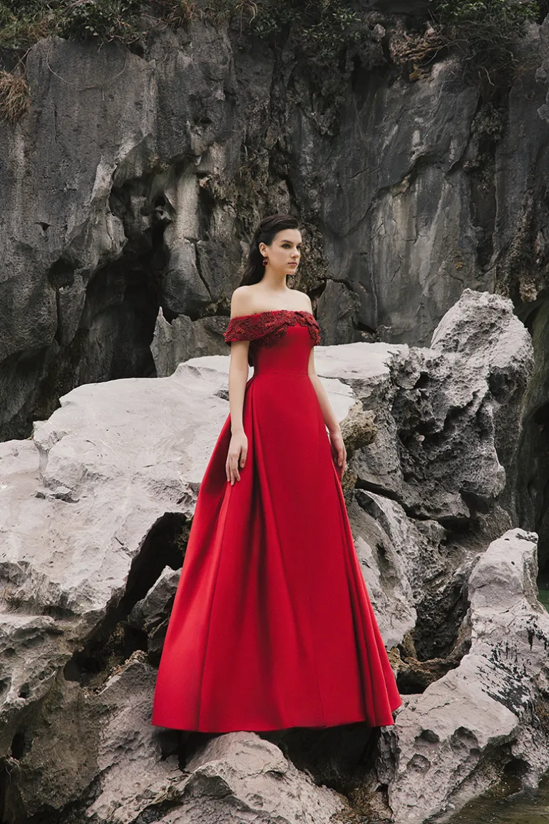 Dresses | Gowns<CULT MIA BAMBOO TAFFETA GOWN IN Red