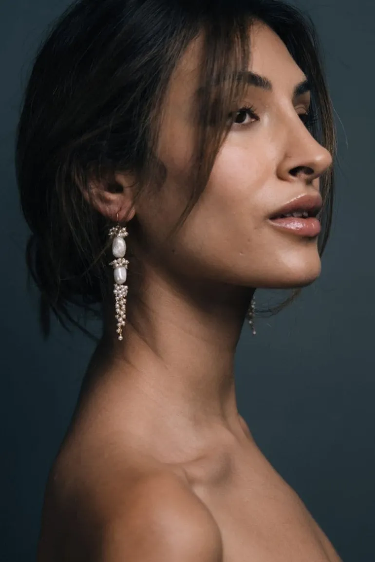 Earrings<CULT MIA BAROQUE PEARL LONG DROP EARRINGS Gold & White