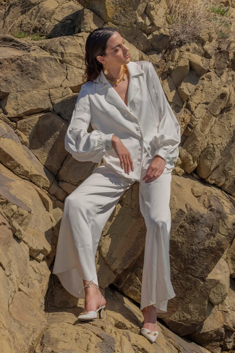 Tops<CULT MIA BISHOP SLEEVES SHIRT White