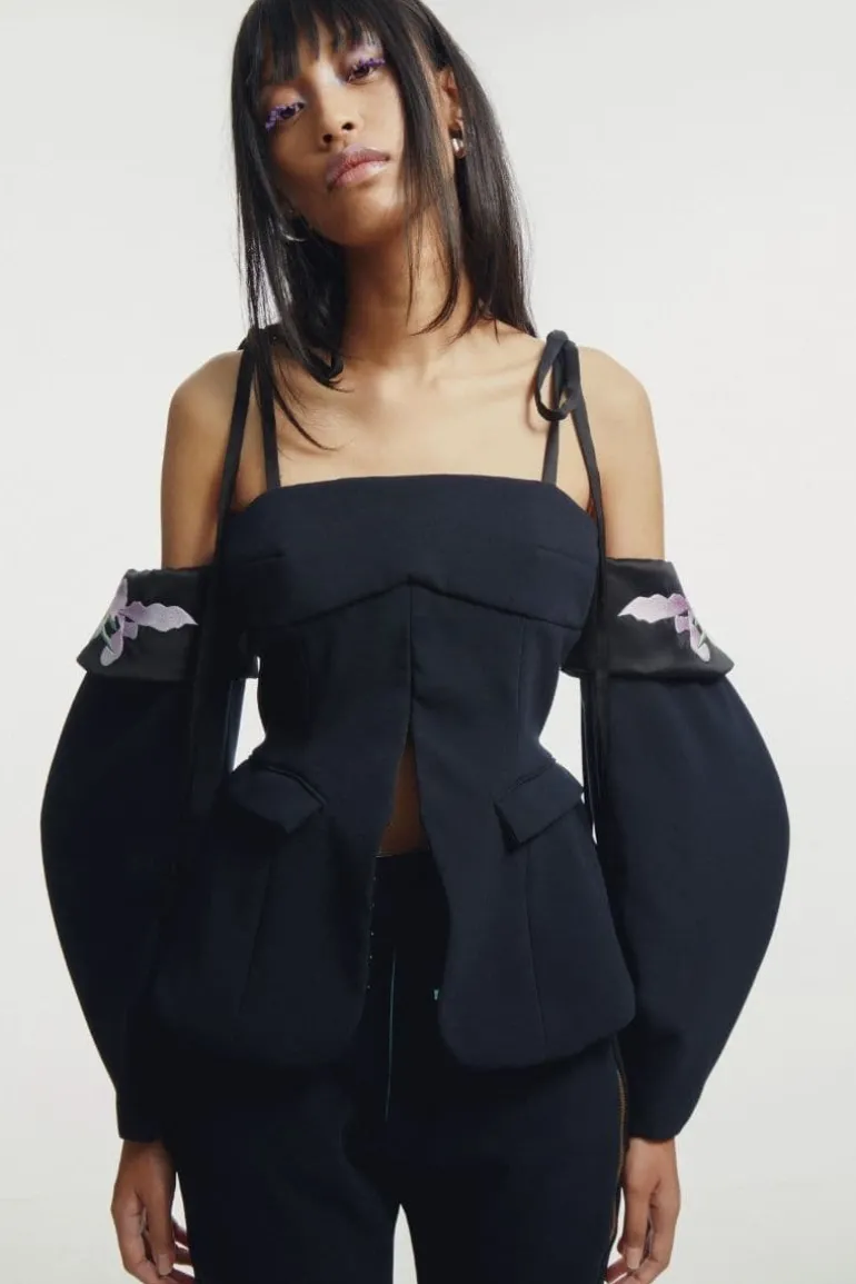 Tops<CULT MIA EMBROIDERED TAILORED TOP Black