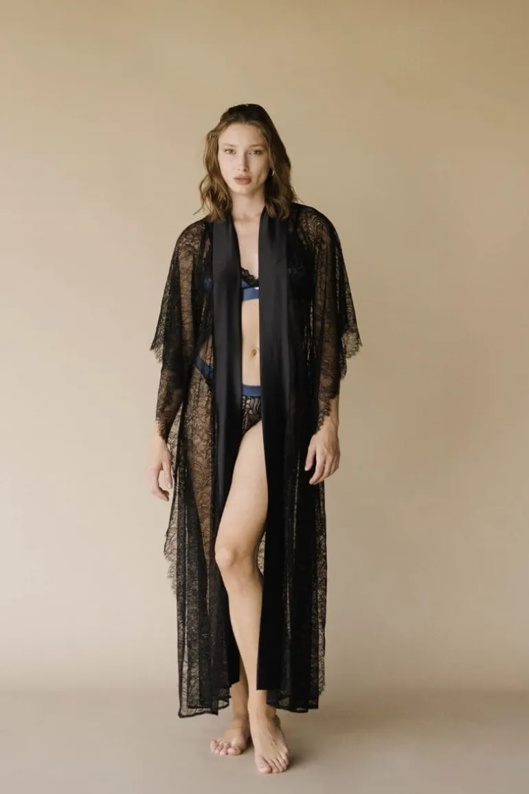 Sleep & Loungewear<CULT MIA KIHARU LONG SATIN ROBE Black