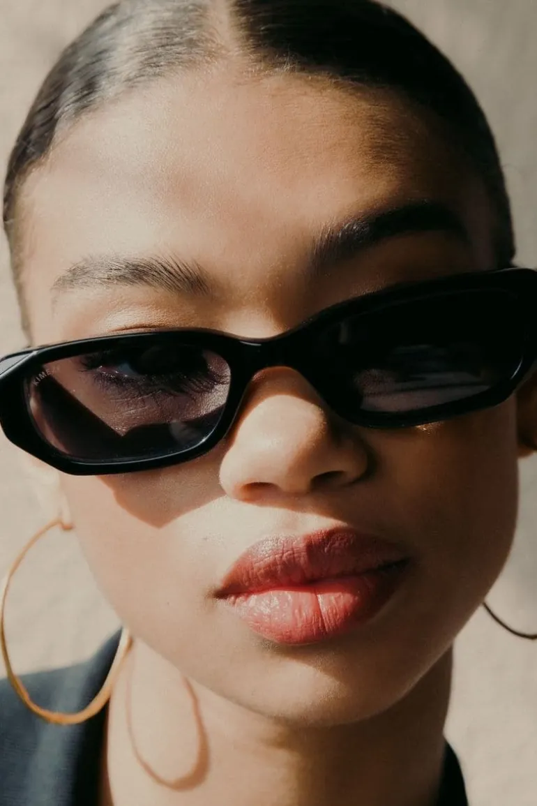 Sunglasses<CULT MIA ORE ROUNDED CATEYE SUNGLASSES Black