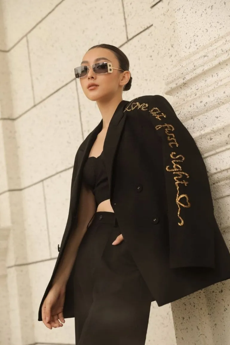 Tops<CULT MIA SUZEN TEXTURE CROP TOP Black