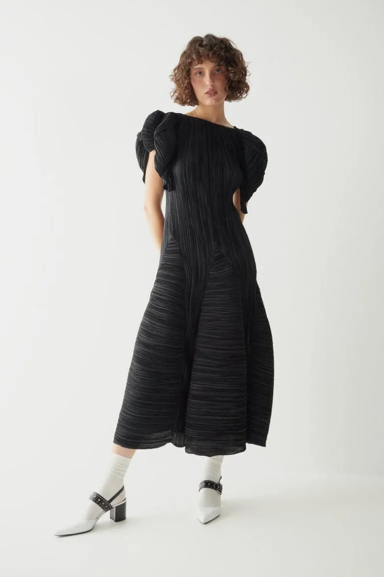 Dresses | Midi Dresses<CULT MIA X-LINE PLEATED MIDI DRESS Black