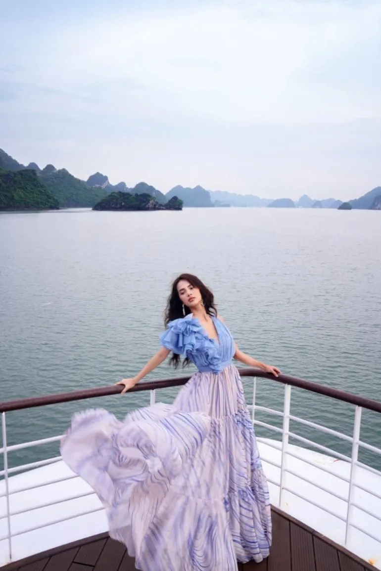 Dresses<CULT MIA TRICIA SHINY SILK WAVE MAXI DRESS Blue
