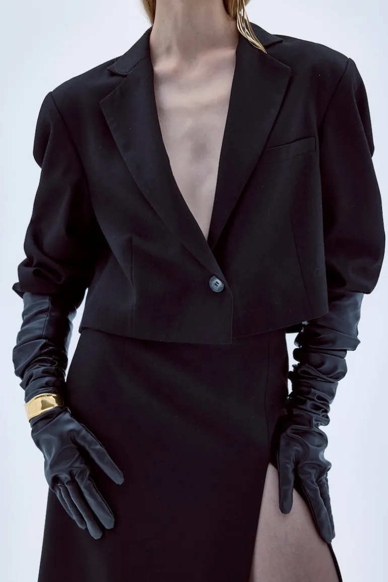 Jackets<CULT MIA BOXY CROPPED JACKET IN Black