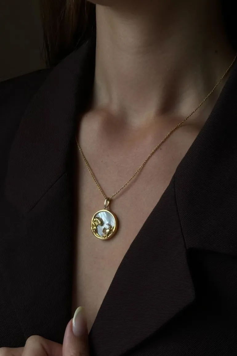 Necklaces<CULT MIA CANCER 18CT GOLD PLATED ZODIAC NECKLACE Gold & White