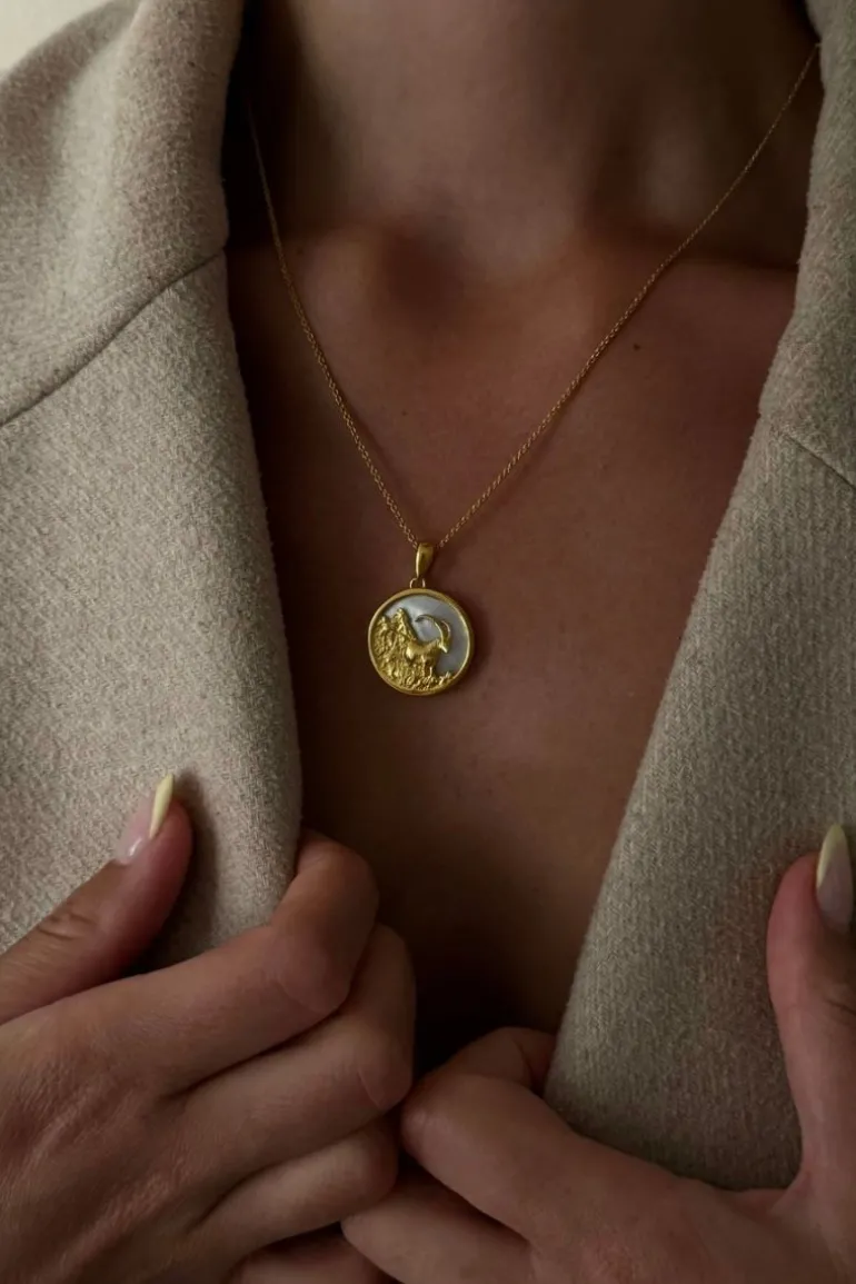 Necklaces<CULT MIA CAPRICORN 18CT GOLD PLATED ZODIAC NECKLACE Gold & White