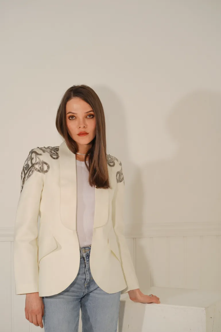 Blazers<CULT MIA CARMEN EMBELLISHED BLAZER Cream