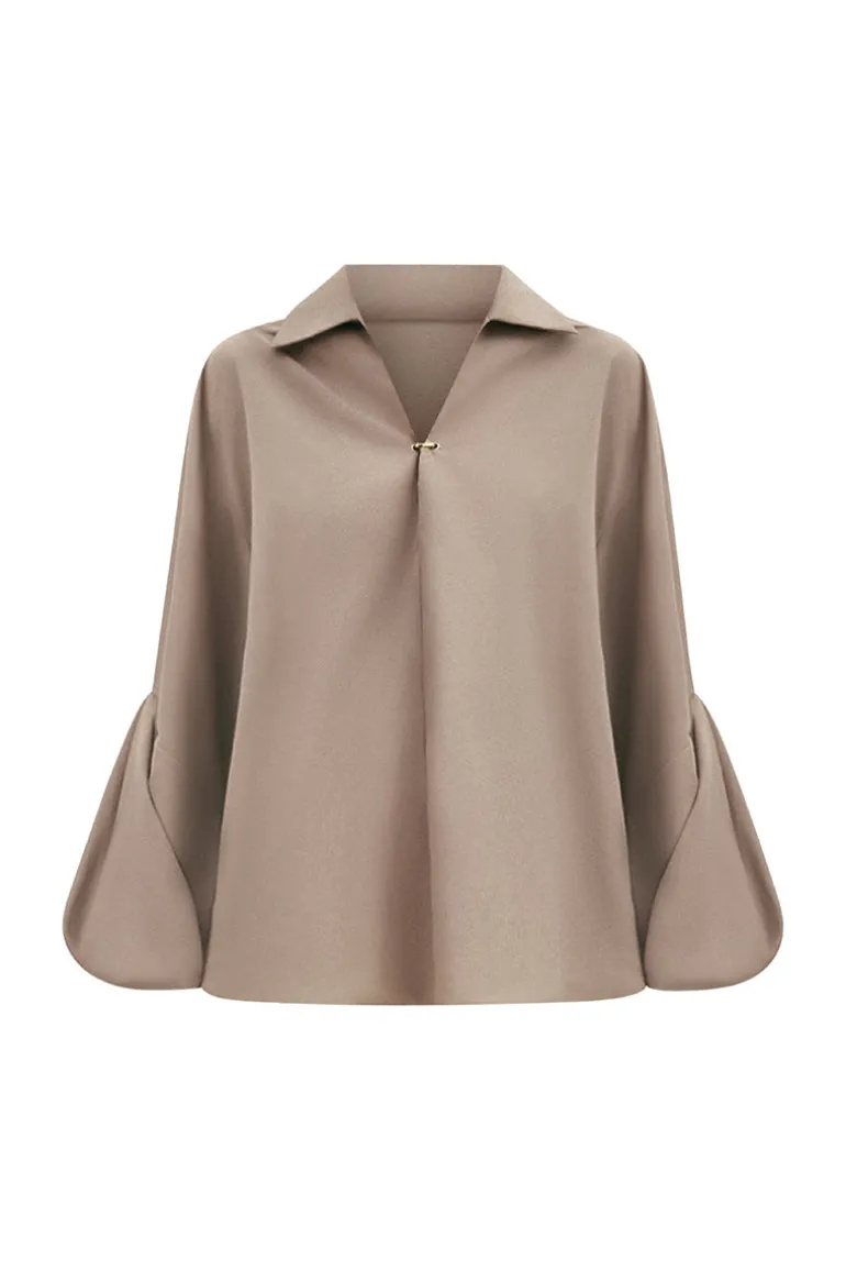 Tops<CULT MIA CHAMOMILE STRAIGHT COLLARED NECK POPLIN HIGH-LOW SHIRT IN BEIGE Brown