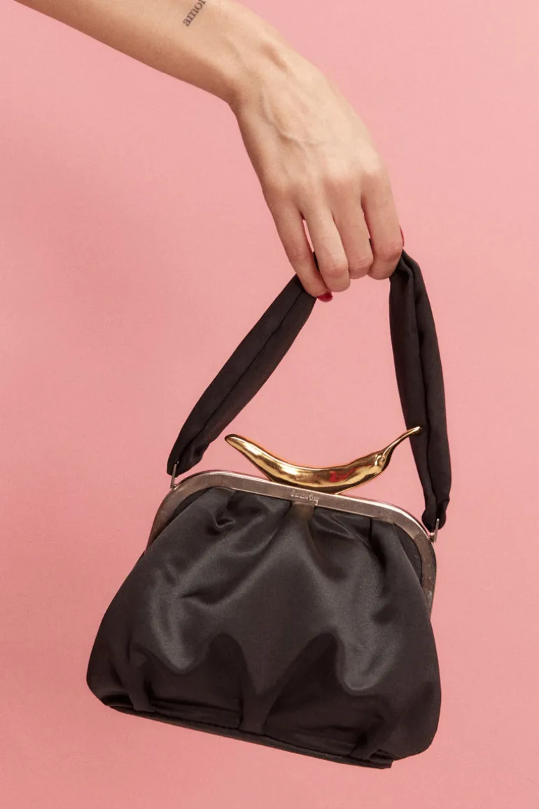Shoulder Bags<CULT MIA CHILI ON BELLA SHOULDER BAG Black