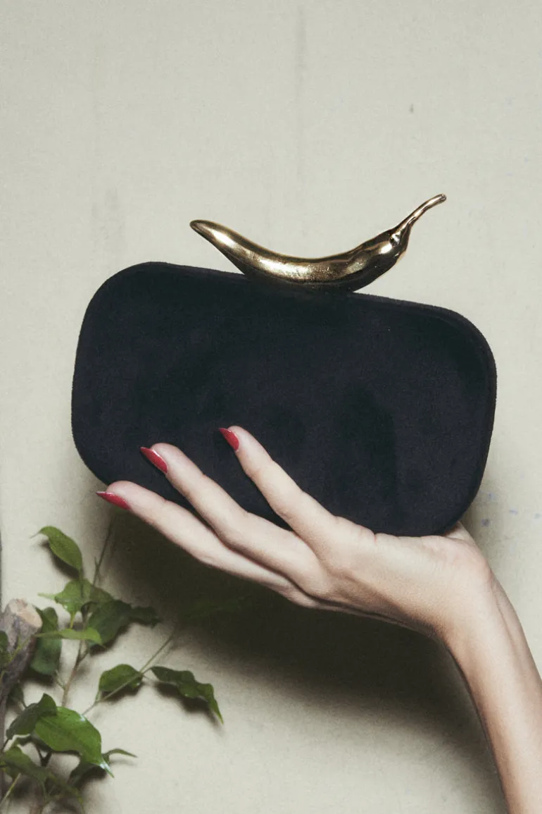 Clutch Bags<CULT MIA CHILI ON BLACK VELVET BOX CLUTCH Black & Gold