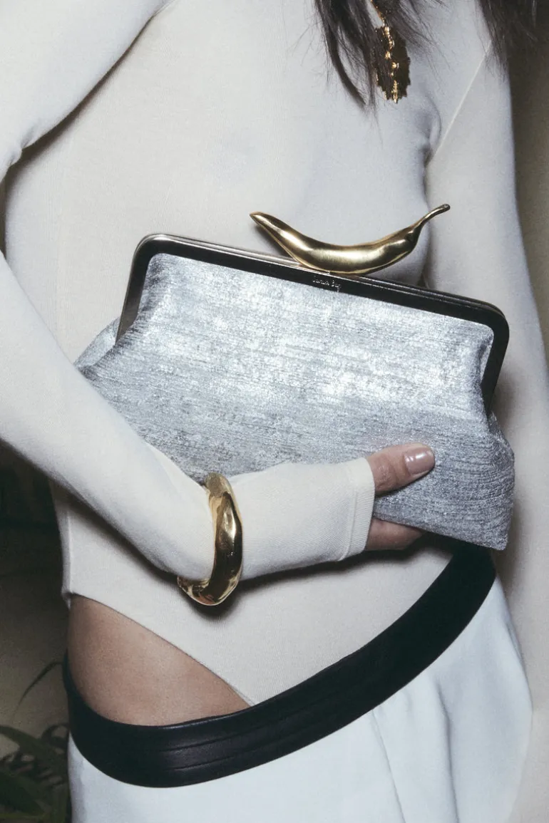 Clutch Bags<CULT MIA CHILI ON SILVER VELVET CLASSIC CLUTCH Silver & Gold