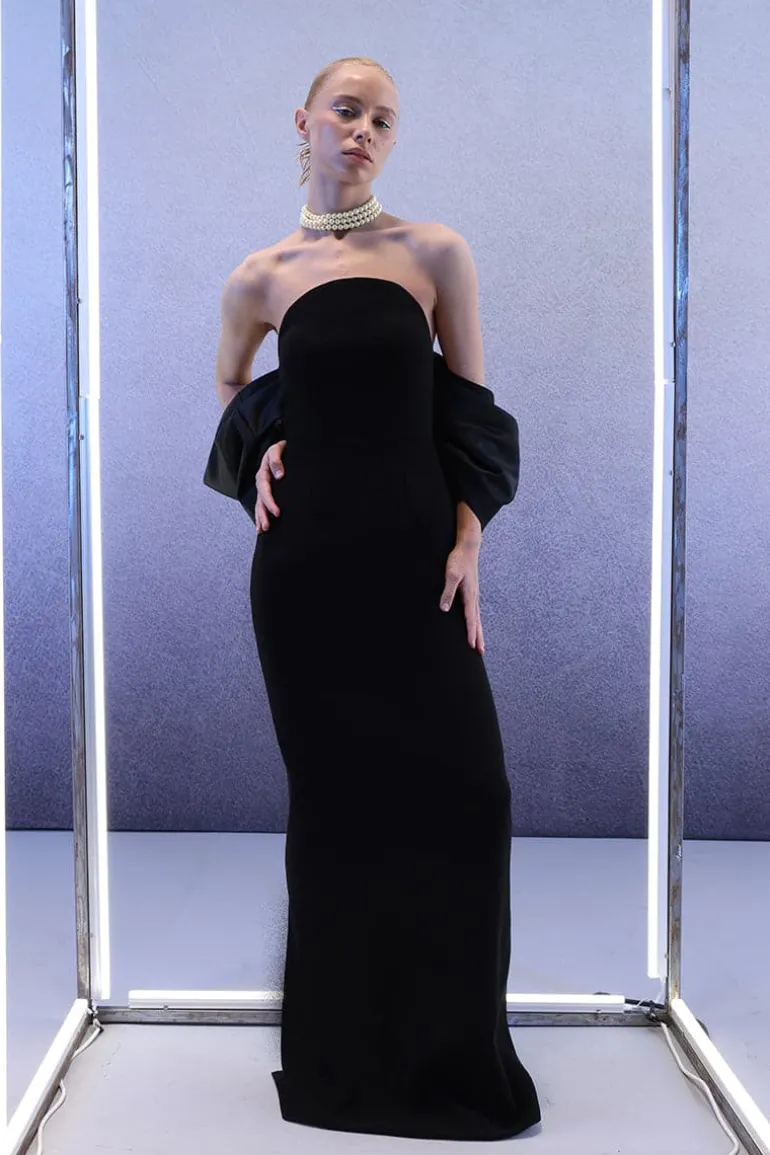 Dresses | Gowns<CULT MIA CIRCULAR BODICE FULL-LENGTH GOWN Midnight Black