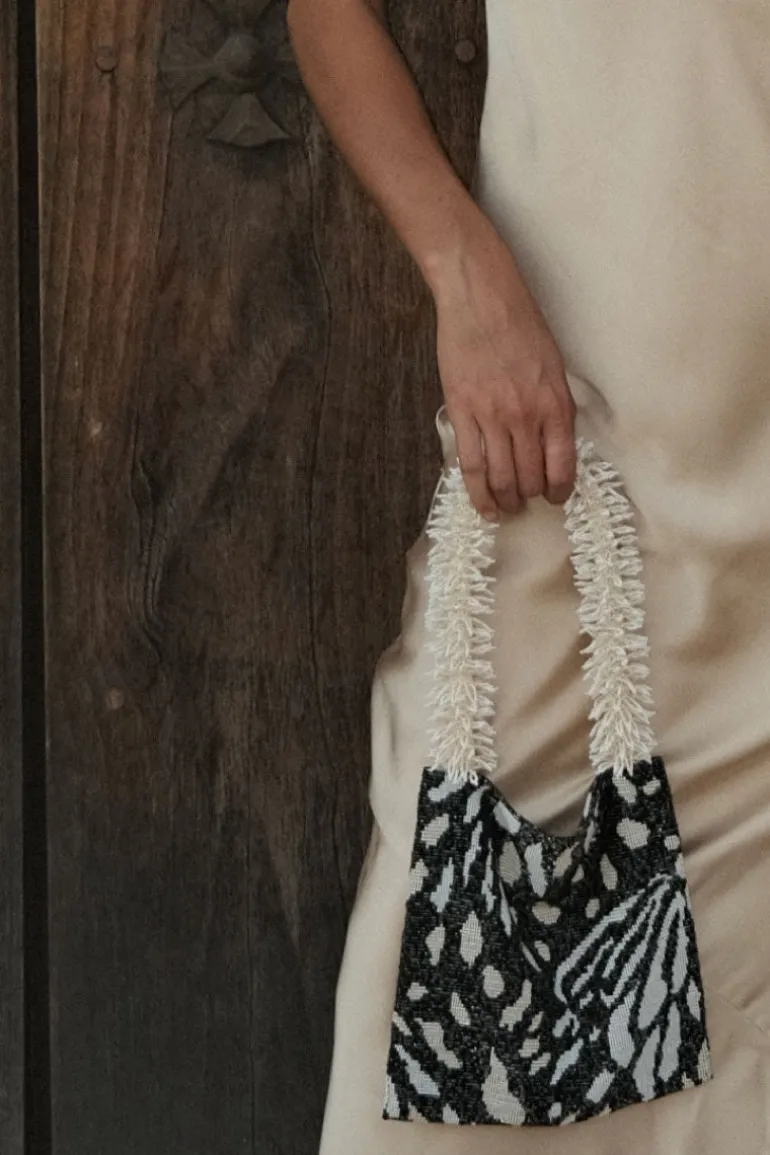 Shoulder Bags<CULT MIA CLASH OF PRINTS IN BUTTERFLY BLACK CREAM AND WHITE Black, White & Cream