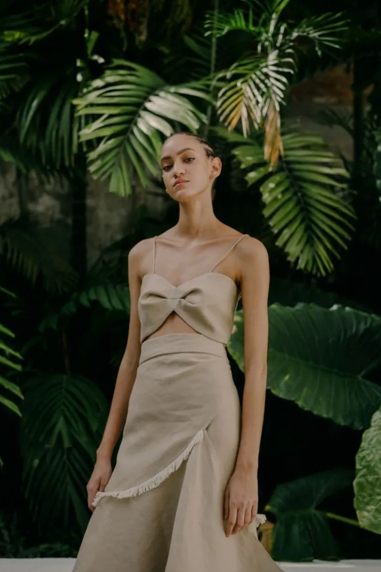 Tops<CULT MIA CONCHA PLEATED CROP TOP Camel