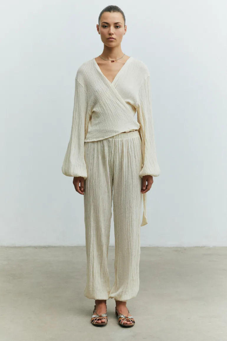 Tops<CULT MIA MIN WRAP TOP Ecru