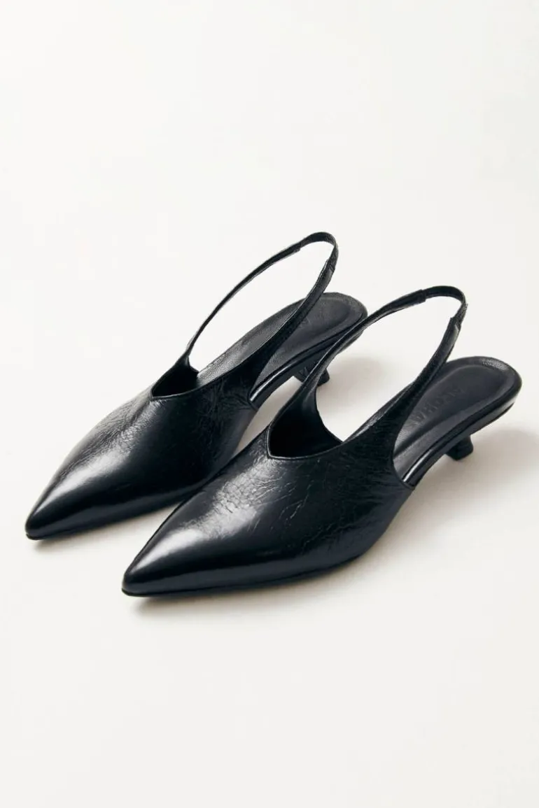Heels<CULT MIA EROS LEATHER PUMPS IN BLACK