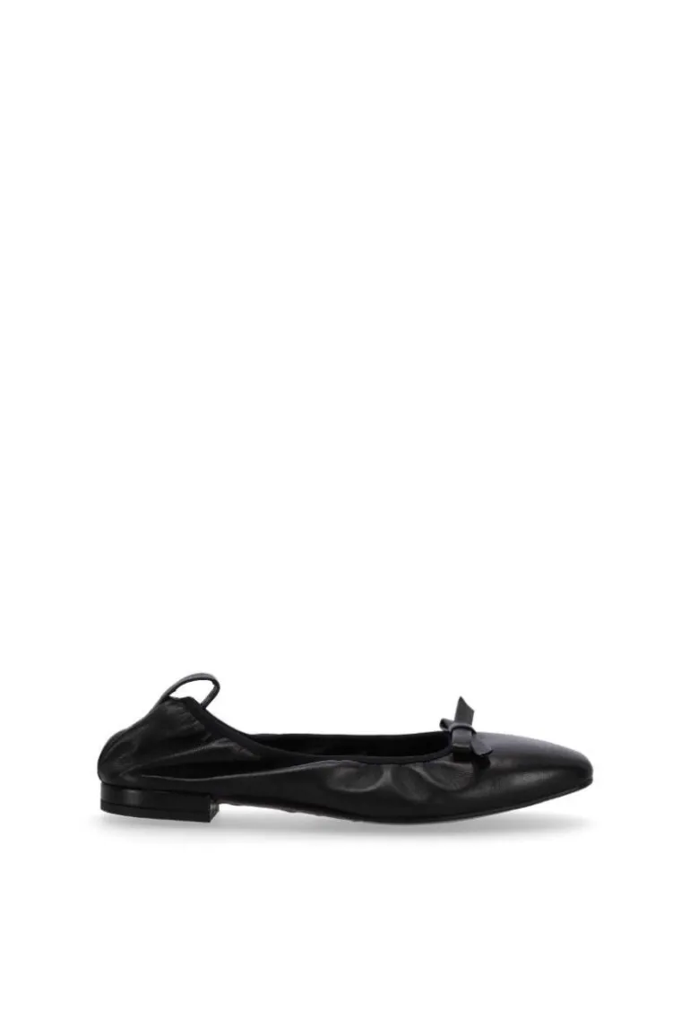 Flats<CULT MIA FREYA BALLET FLATS IN BLACK