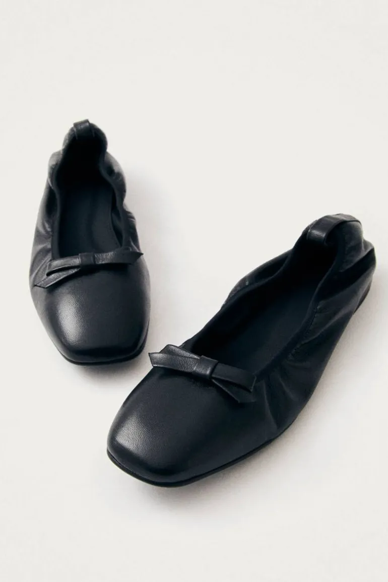 Flats<CULT MIA FREYA BALLET FLATS IN BLACK