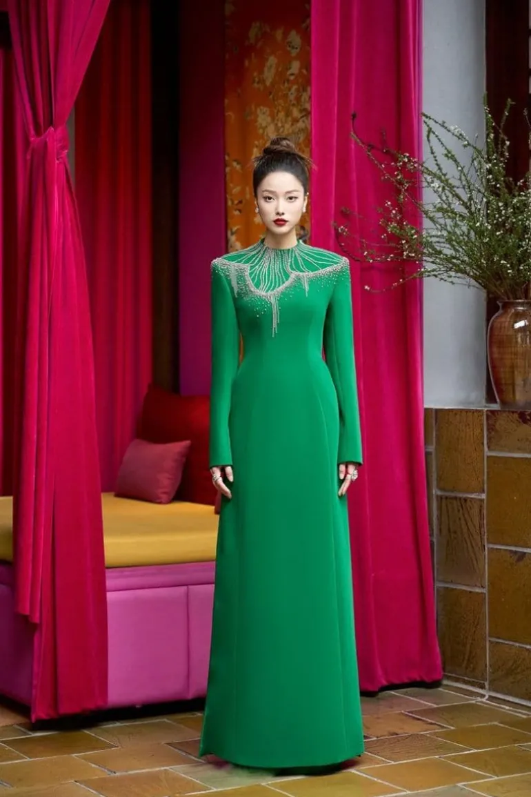 Dresses<CULT MIA ROUND CRYSTAL EMBELLISHED GOWN Green