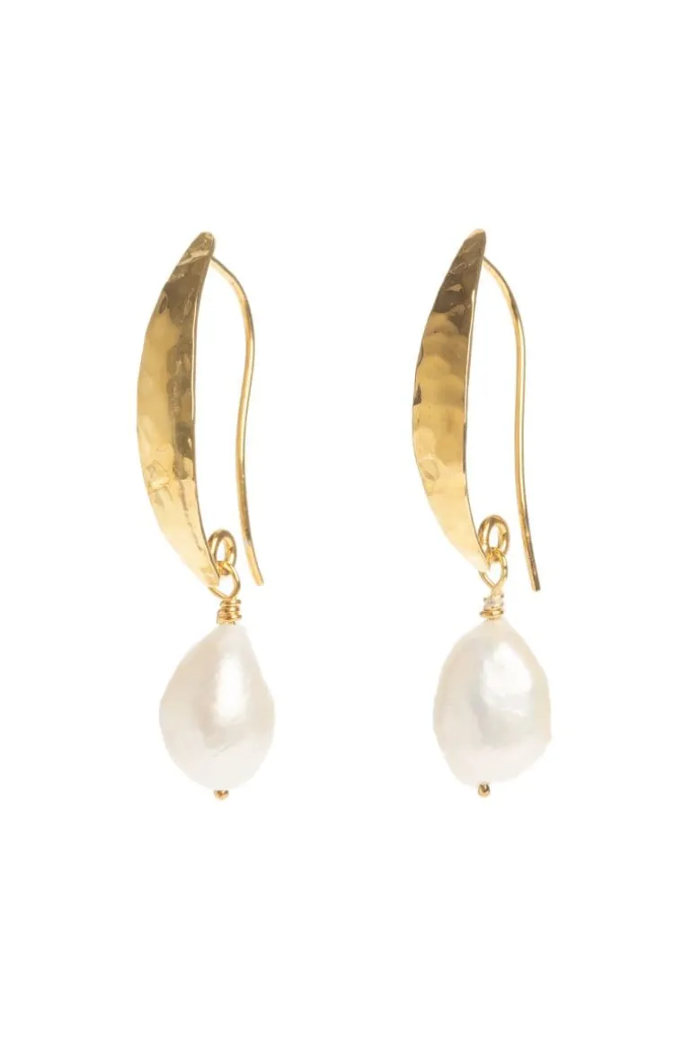 Earrings<CULT MIA HAMMERED GOLD BAROQUE PEARL EARRINGS Gold & White