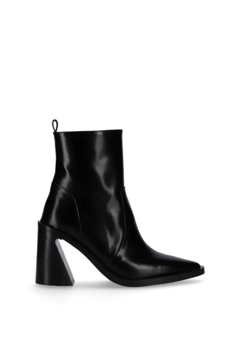Boots<CULT MIA HAYLO ANKLE BOOTS IN BLACK