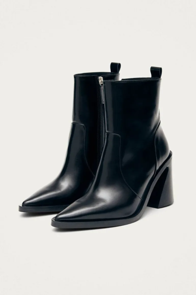 Boots<CULT MIA HAYLO ANKLE BOOTS IN BLACK
