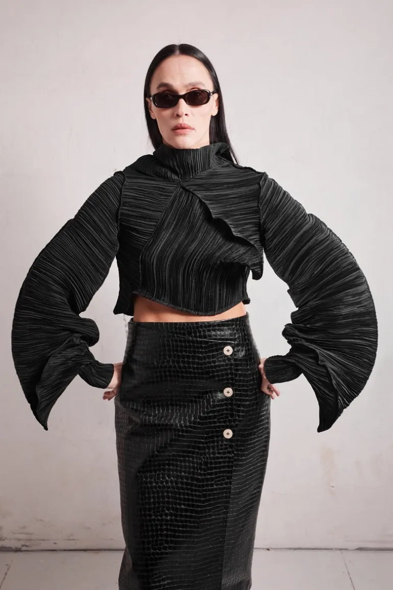 Tops<CULT MIA JUNKO ASYMMETRIC PLEATED TOP WITH LONG SLEEVES Black