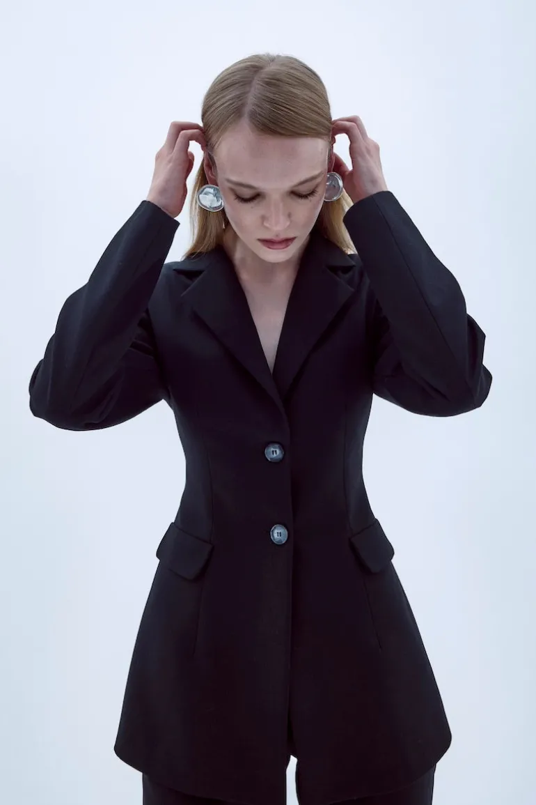 Jackets<CULT MIA MARYLEBONE FITTED JACKET IN Black