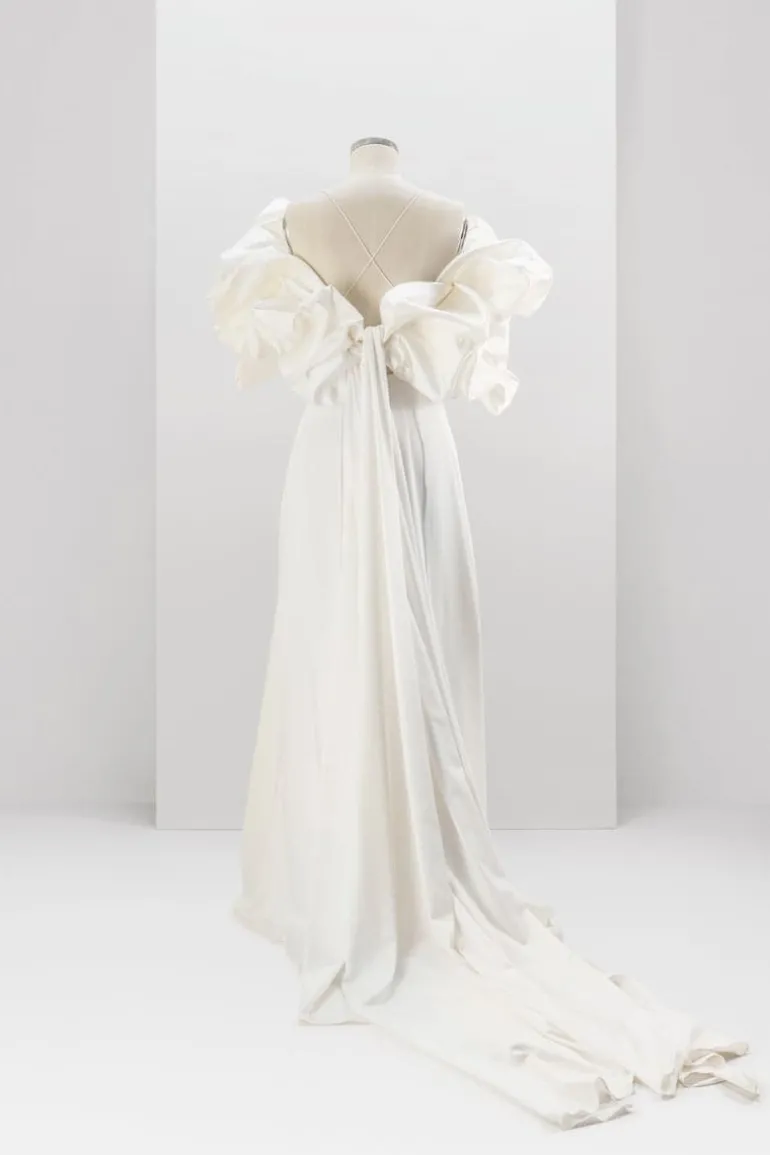 Outfit Sets<CULT MIA MINIMALISTIC SIMPLE GOWN WITH REMOVABLE MERINGUE FLOUNCES TRAIN Creamy White