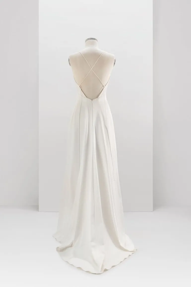 Outfit Sets<CULT MIA MINIMALISTIC SIMPLE GOWN WITH REMOVABLE MERINGUE FLOUNCES TRAIN Creamy White