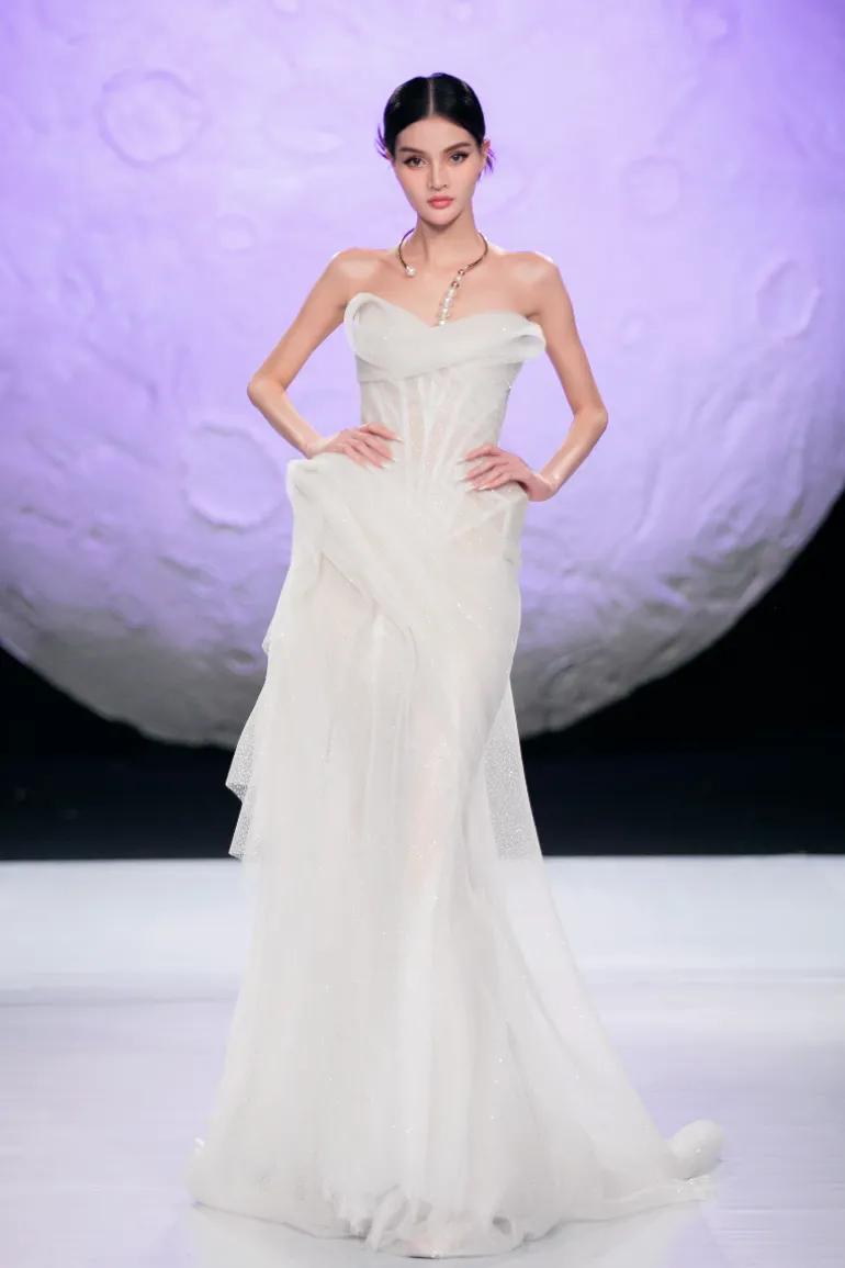 Dresses | Gowns<CULT MIA MUSE OFF-WHITE DRAPED MERMAID GOWN Off White