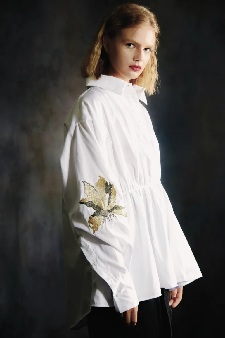 Tops<CULT MIA OVERSIZED EMBROIDERED SHIRT White