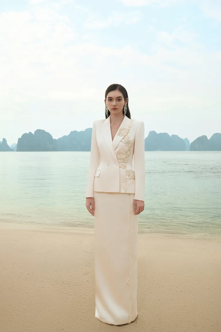 Outfit Sets<CULT MIA PEARL TAFFETA SET IN White