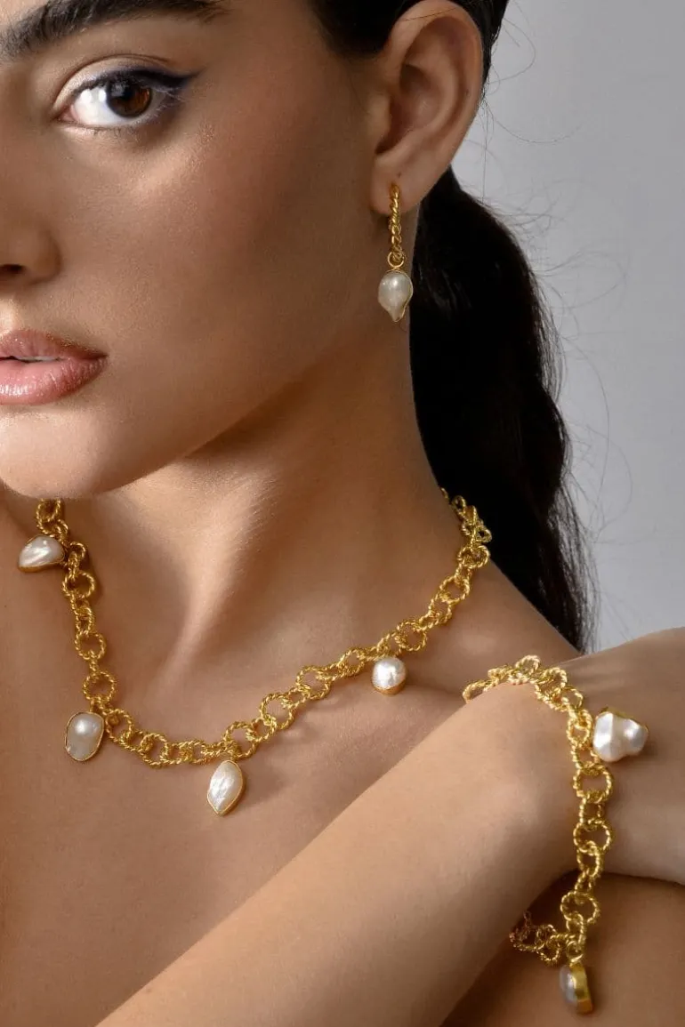 Bracelets<CULT MIA PEARLINE CHARM BRACELET Gold