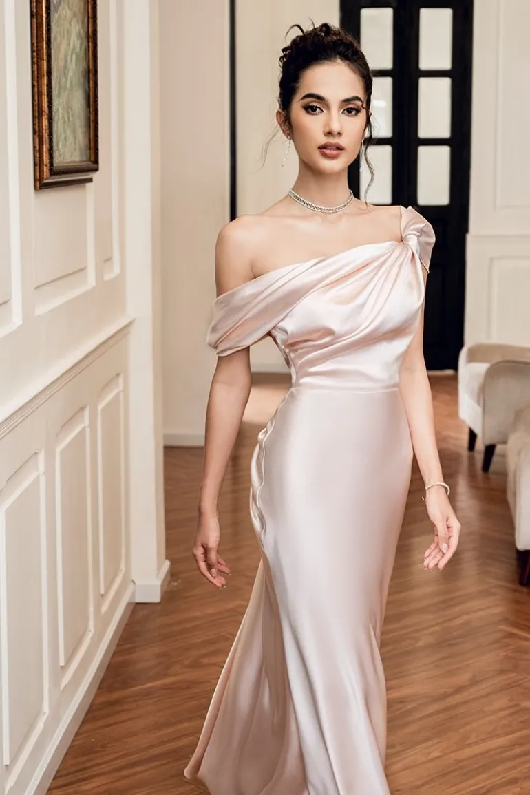 Dresses<CULT MIA OFF-SHOULDER SILK MAXI DRESS Rose Gold