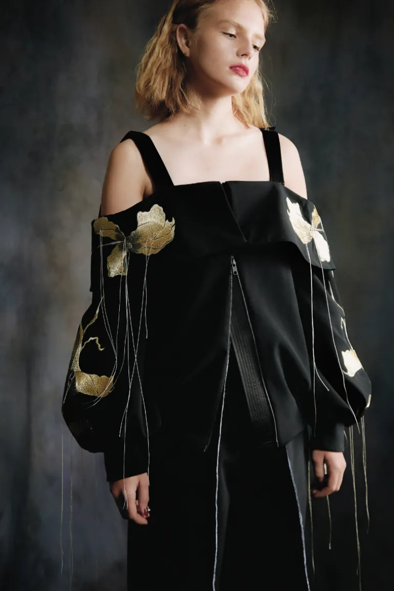 Jackets<CULT MIA SABRINA EMBROIDERED BOMBER JACKET Black & Gold