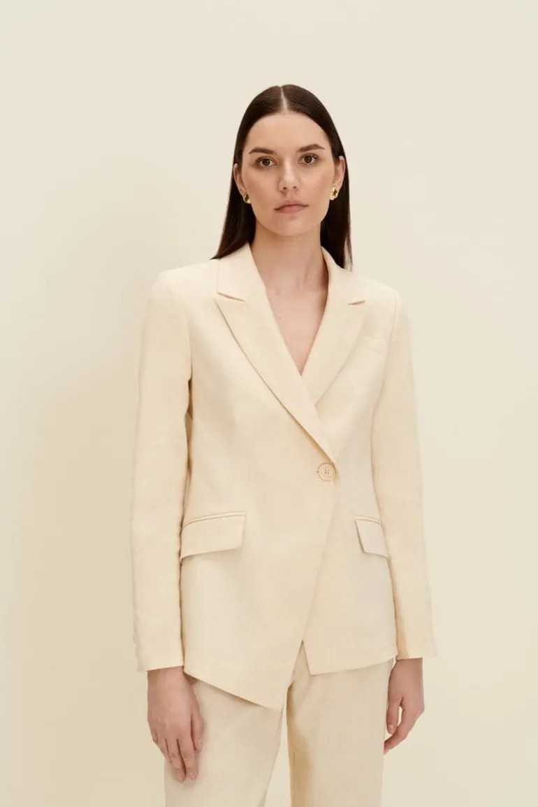 Blazers<CULT MIA TAILORED ASYMMETRIC BLAZER Sandy Beige