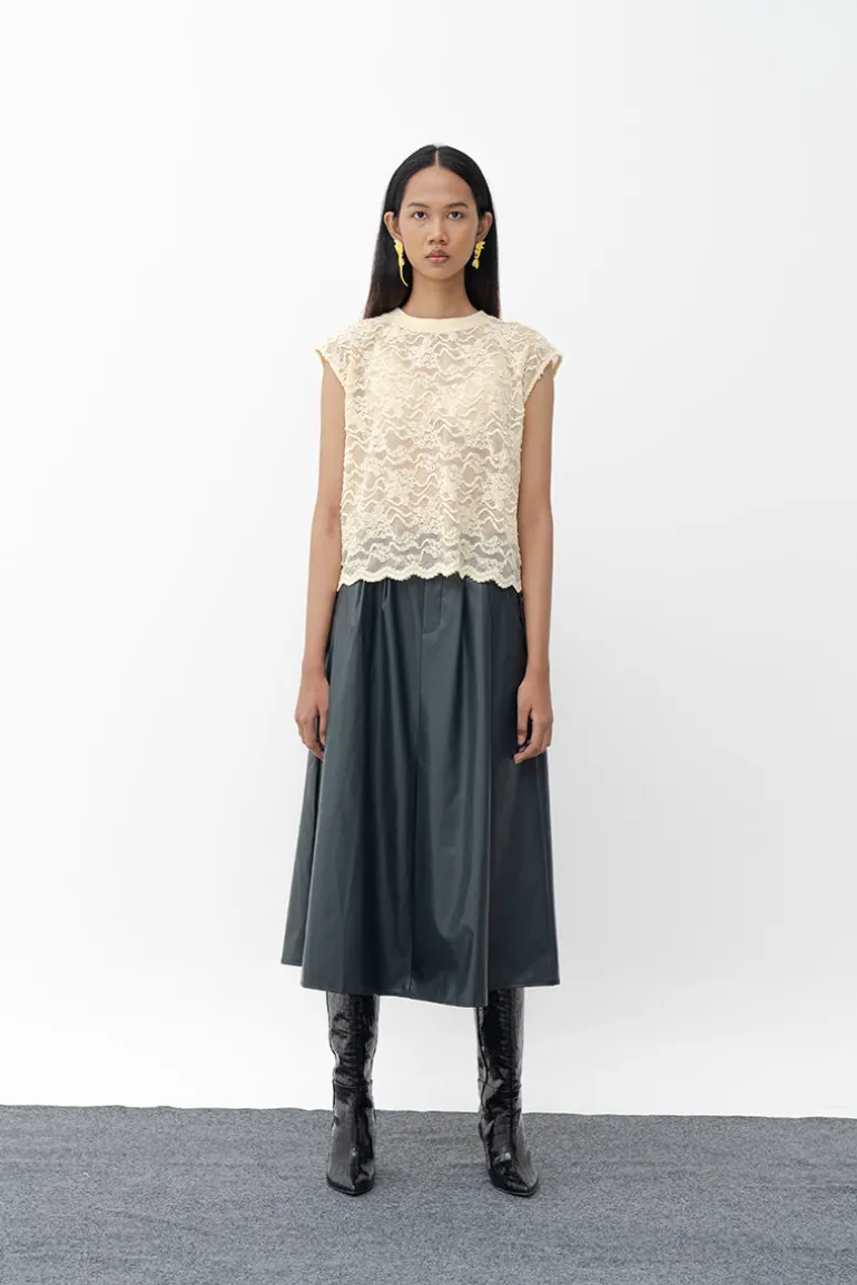 Tops<CULT MIA SARAH BUTTERFLY PATTERNED LACE TOP Yellow