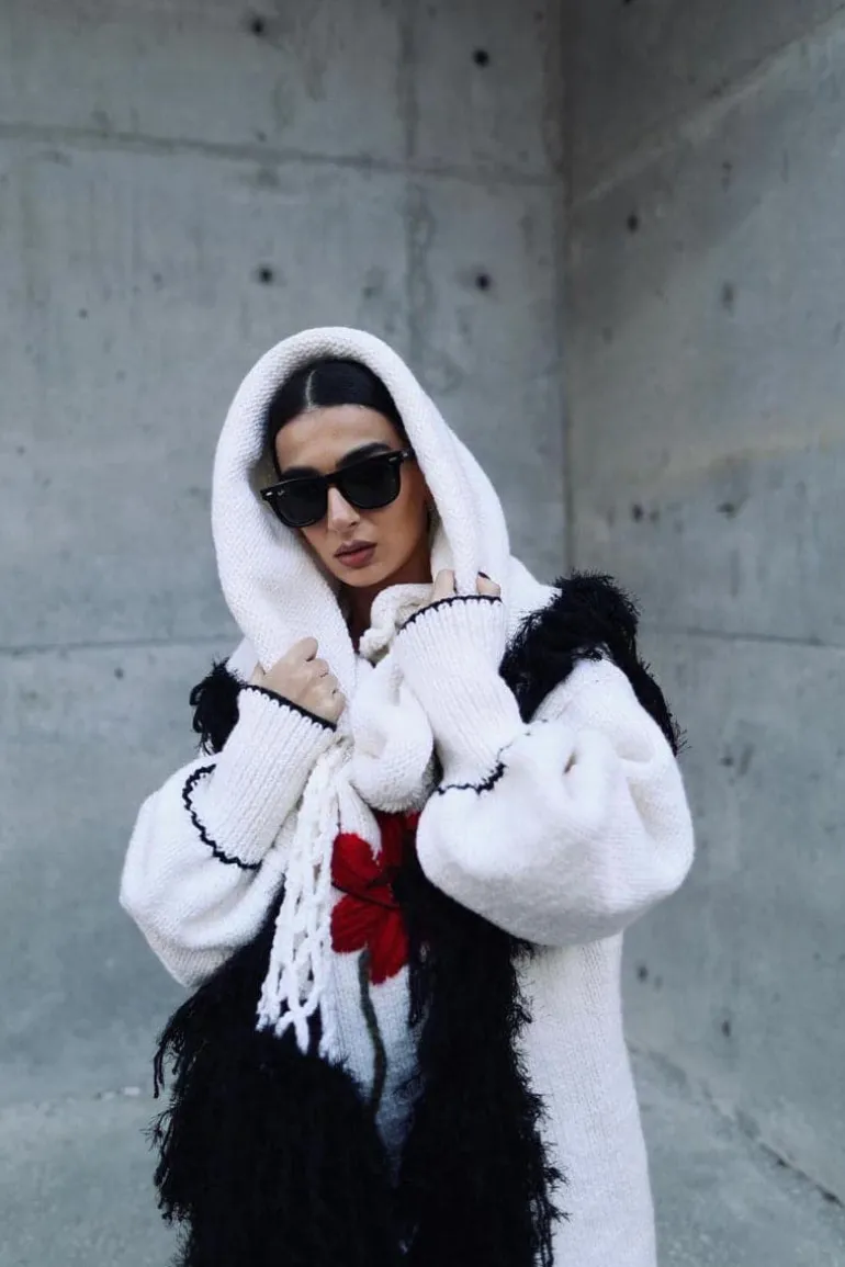 Knitwear<CULT MIA SCARFED HAND KNIT FLORAL CARDIGAN White