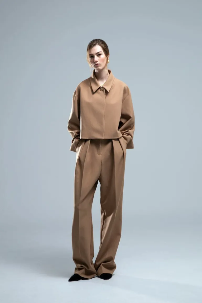 Jackets<CULT MIA SHONDA CROPPED JACKET WITH COLLAR Beige