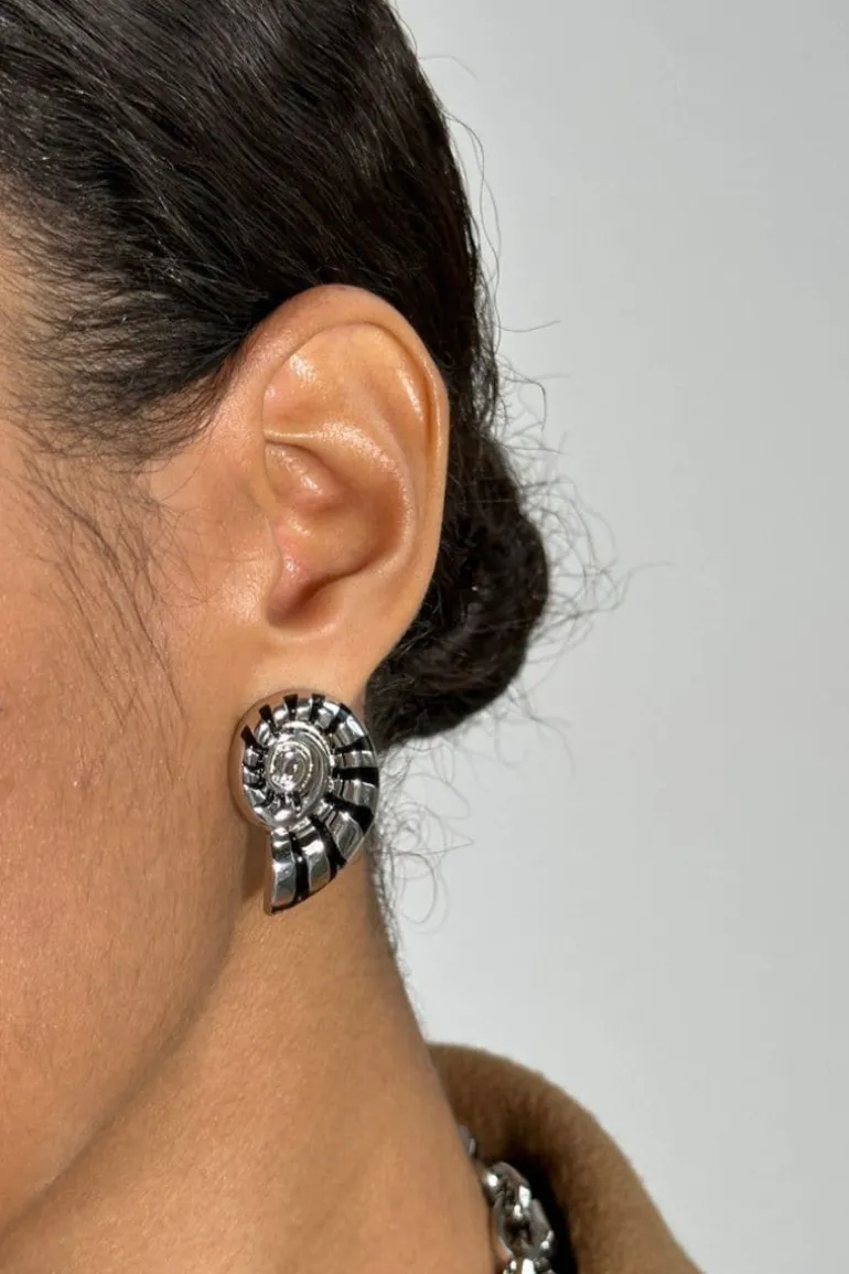 Earrings<CULT MIA SILVER AND BLACK NAUTILUS EARRINGS Silver/Black