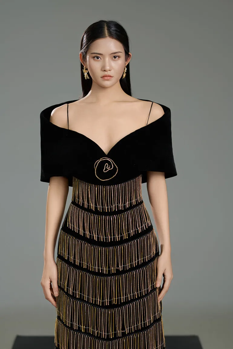 Dresses<CULT MIA TANNER TRUMPET COLD SHOULDER SLEEVED VELVET MAXI DRESS IN Black