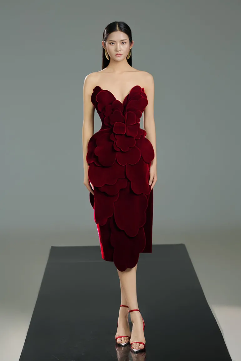 Dresses | Midi Dresses<CULT MIA VELVET V-NECK PETAL STRAPLESS VELVET MIDI DRESS IN RED Burgundy Red