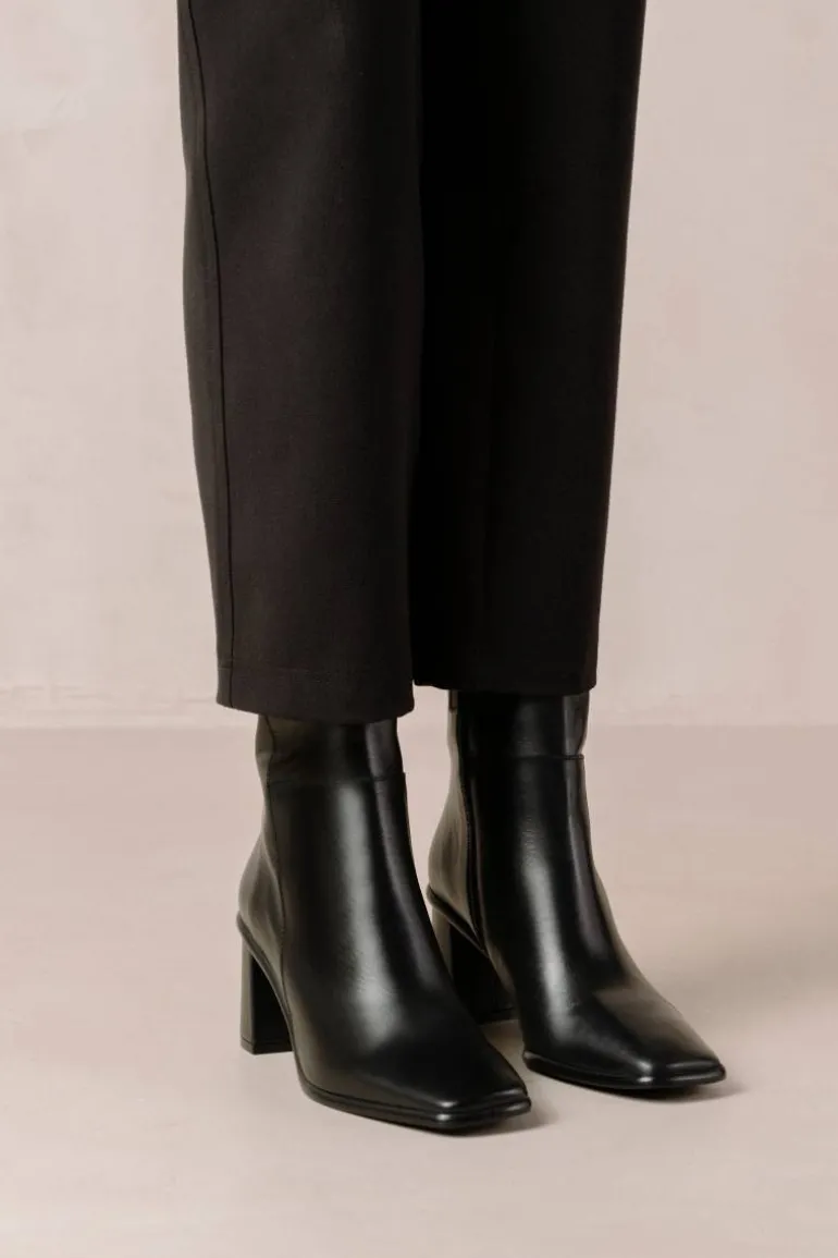 Boots<CULT MIA WEST VINTAGE TOTAL BLACK LEATHER ANKLE BOOTS