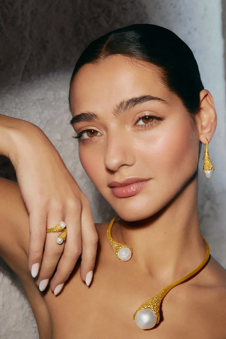 Earrings<CULT MIA WHITE PLUNGE EARRINGS Gold & White