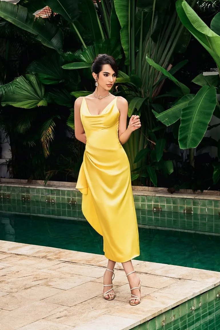 Dresses | Midi Dresses<CULT MIA SCOOP NECK PLEATED MIDI DRESS Yellow